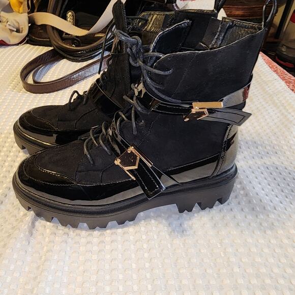 PRETTY LITTLE THINGS EUC WOMEN'S SIZE  8.5 DETAILED LACED CLEATED LUG BOOTS - Picture 1 of 10